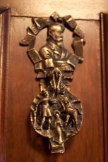A door knob in the Bakken Museum.