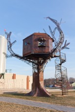 A metal tree house outside the Dogfish Head Brewery.
