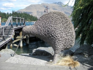 kiwi sculpture in Queenstown